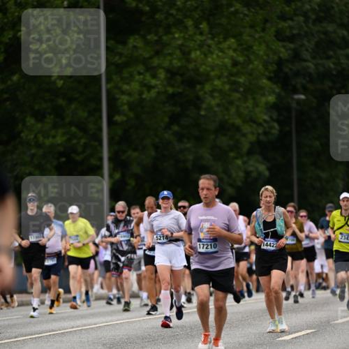 29.06.2025 - hella hamburg halbmarathon Dr. Thomas Lammeyer http://msf.ph/oto/8422123 29.06.2025 10:48:03 Kennedybrücke 1816, 1878, 2103, 2158, 2343, 2361, 3518, 5214, 5265, 5370, 5649, 5720, 6012, 6096, 6931, 7205, 7461, 8135, 8504, 8991, 9704, 9831, 9976, 10083, 10200, 10202, 11279 meine-sportfotos.de
