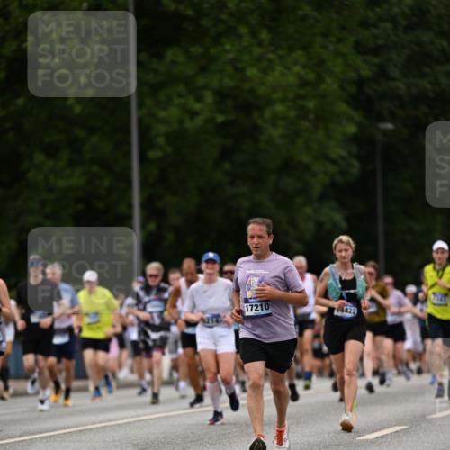 29.06.2025 - hella hamburg halbmarathon Dr. Thomas Lammeyer http://msf.ph/oto/8422134 29.06.2025 10:48:03 Kennedybrücke 1816, 1878, 2103, 2158, 2343, 2361, 3518, 5214, 5265, 5370, 5649, 5720, 6012, 6096, 6931, 7205, 7461, 8135, 8504, 8991, 9704, 9831, 9976, 10083, 10200, 10202, 11279 meine-sportfotos.de