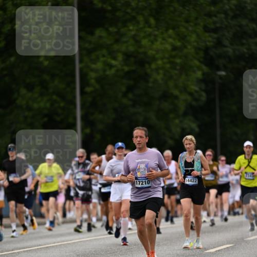 29.06.2025 - hella hamburg halbmarathon Dr. Thomas Lammeyer http://msf.ph/oto/8422146 29.06.2025 10:48:04 Kennedybrücke 1816, 1878, 2158, 2343, 2361, 3518, 5214, 5370, 5649, 5720, 6012, 6096, 6931, 7197, 7205, 7461, 8135, 8504, 8991, 9704, 9831, 9976, 10083, 10200, 10202, 11279 meine-sportfotos.de