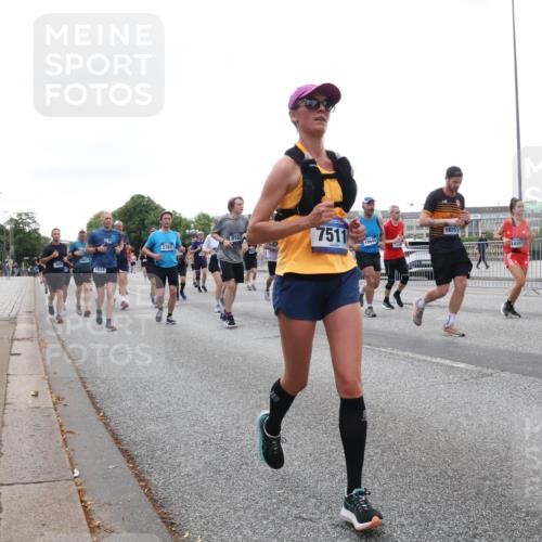29.06.2025 - hella hamburg halbmarathon Lena Gebhardt http://msf.ph/oto/8422180 29.06.2025 10:52:46 Lombardsbrücke 1826, 2362, 9103, 7511, 18645, 18751, 14897, 10600, 10600, 1705, 3333, 1369, 1826, 2146, 2291, 2362, 2420, 2528, 2701, 2983, 2988, 3140, 3227, 3645, 3787, 4591, 4729, 4815, 5360, 6135, 6521, 6671, 7032, 7511, 7681, 7735, 7737, 7812, 8641, 9068, 9070, 9103, 9545, 9731, 10055, 10080, 10296, 10392, 10417, 10568, 10600, 10634, 10879, 10884, 10928, 10981, 11084, 11297, 11520, 11524, 11736, 11919, 12127, 12128, 12546, 12558, 12994, 14009, 14765, 14807, 14977, 14979 meine-sportfotos.de