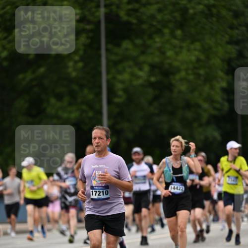 29.06.2025 - hella hamburg halbmarathon Dr. Thomas Lammeyer http://msf.ph/oto/8422203 29.06.2025 10:48:06 Kennedybrücke 1816, 1878, 2158, 2343, 2361, 5001, 5192, 5201, 5214, 5370, 5649, 5720, 6012, 6096, 6931, 7197, 7205, 7461, 8135, 8504, 9704, 9831, 9976, 10083, 10200, 10202, 11279 meine-sportfotos.de