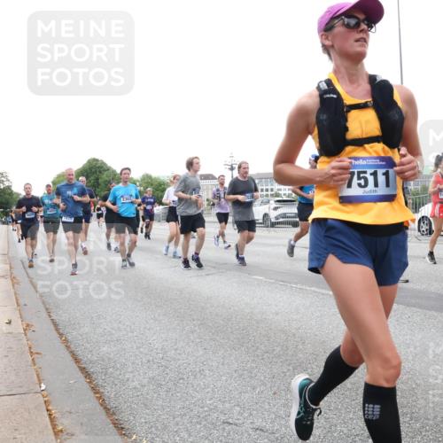 29.06.2025 - hella hamburg halbmarathon Lena Gebhardt http://msf.ph/oto/8422205 29.06.2025 10:52:46 Lombardsbrücke 1826, 7511, 1369, 1826, 2146, 2291, 2362, 2420, 2528, 2701, 2983, 2988, 3140, 3227, 3645, 3787, 4591, 4729, 4815, 5360, 6135, 6521, 6671, 7032, 7511, 7681, 7735, 7737, 7812, 8641, 9068, 9070, 9103, 9545, 9731, 10055, 10080, 10296, 10392, 10417, 10568, 10600, 10634, 10879, 10884, 10928, 10981, 11084, 11297, 11520, 11524, 11736, 11919, 12127, 12128, 12546, 12558, 12994, 14009, 14765, 14807, 14977, 14979 meine-sportfotos.de