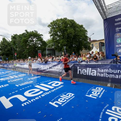 29.06.2025 - hella hamburg halbmarathon Zöllner http://msf.ph/oto/8422213 29.06.2025 10:32:24 Ziel 7845, 10484, 10876, 16065 meine-sportfotos.de