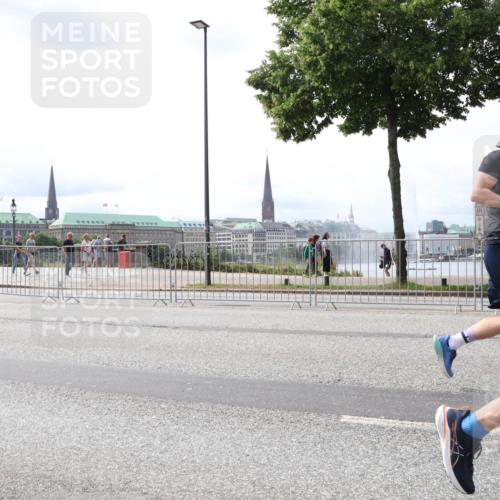 29.06.2025 - hella hamburg halbmarathon Lena Gebhardt http://msf.ph/oto/8422215 29.06.2025 10:27:52 Lombardsbrücke 10413, 1148, 2080, 3389, 4372, 5177, 5285, 5369, 5847, 6214, 6632, 7497, 7764, 7978, 8085, 8215, 9567, 9688, 10158, 10412, 10413, 11256, 11692, 11739, 12500, 12780, 12823, 12842, 13043, 13568, 13678, 13860, 14155, 14206, 15123, 15607, 15608, 16569, 16804, 16838, 17427, 17791, 18012, 18301, 18626, 18766 meine-sportfotos.de