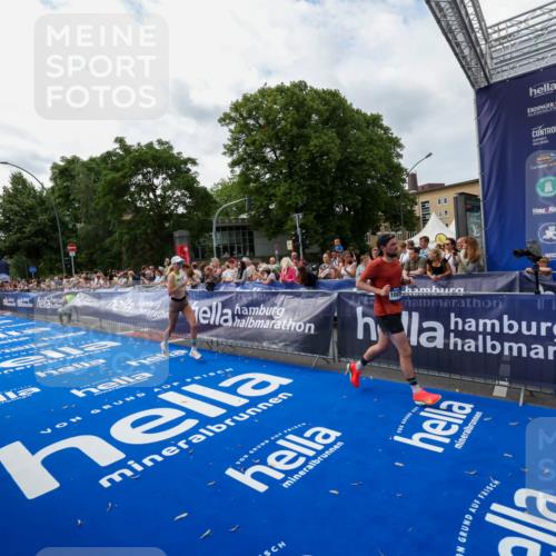 29.06.2025 - hella hamburg halbmarathon Zöllner http://msf.ph/oto/8422228 29.06.2025 10:32:24 Ziel 7845, 10484, 10876, 16065 meine-sportfotos.de
