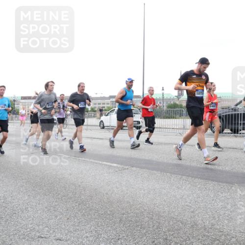29.06.2025 - hella hamburg halbmarathon Lena Gebhardt http://msf.ph/oto/8422234 29.06.2025 10:52:47 Lombardsbrücke 16053, 200, 20, 2362, 9103, 5, 2528, 18751, 14897, 1369, 1826, 2146, 2291, 2362, 2420, 2528, 2701, 2983, 2988, 3140, 3227, 3645, 3787, 4591, 4729, 5360, 6135, 6521, 6671, 7032, 7511, 7681, 7735, 7737, 7812, 8641, 9068, 9070, 9103, 9545, 9731, 10055, 10080, 10296, 10392, 10417, 10568, 10600, 10879, 10928, 10981, 11084, 11297, 11520, 11524, 11919, 12127, 12128, 12546, 12558, 12994, 14009, 14765, 14807, 14977, 14979 meine-sportfotos.de