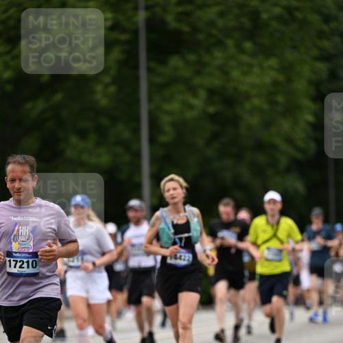 29.06.2025 - hella hamburg halbmarathon Dr. Thomas Lammeyer http://msf.ph/oto/8422241 29.06.2025 10:48:07 Kennedybrücke 1816, 1878, 2158, 2343, 2361, 3597, 4636, 5001, 5192, 5201, 5214, 5370, 5649, 5720, 6012, 6096, 6931, 7197, 7205, 7461, 8135, 8504, 9704, 9831, 9976, 10083, 10200, 10202, 11279 meine-sportfotos.de