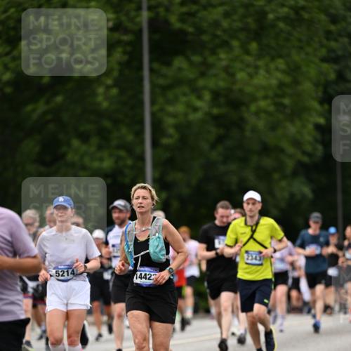29.06.2025 - hella hamburg halbmarathon Dr. Thomas Lammeyer http://msf.ph/oto/8422253 29.06.2025 10:48:07 Kennedybrücke 1816, 1878, 2158, 2343, 2361, 3597, 4636, 5001, 5192, 5201, 5214, 5370, 5649, 5720, 6012, 6096, 6931, 7197, 7205, 7461, 8135, 8504, 9704, 9831, 9976, 10083, 10200, 10202, 11279 meine-sportfotos.de
