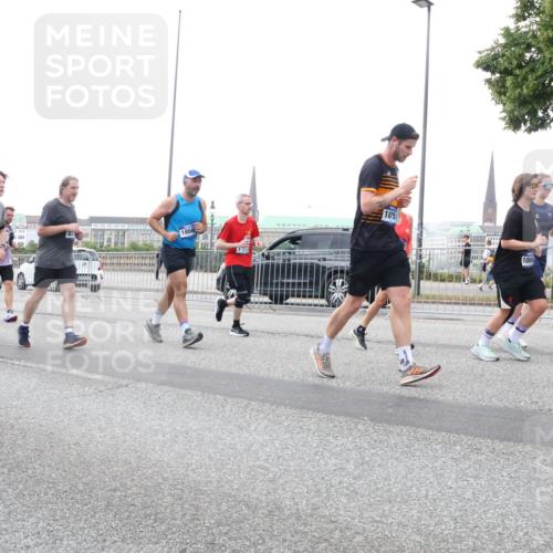 29.06.2025 - hella hamburg halbmarathon Lena Gebhardt http://msf.ph/oto/8422267 29.06.2025 10:52:47 Lombardsbrücke 52, 9103, 18645, 18751, 106, 1369, 1826, 2146, 2291, 2362, 2420, 2528, 2701, 2983, 2988, 3140, 3227, 3645, 3787, 4591, 4729, 5360, 6135, 6521, 6671, 7032, 7511, 7681, 7735, 7737, 7812, 8641, 9068, 9070, 9103, 9545, 9731, 10055, 10080, 10296, 10392, 10417, 10568, 10600, 10879, 10928, 10981, 11084, 11297, 11520, 11524, 11919, 12127, 12128, 12546, 12558, 12994, 14009, 14765, 14807, 14977, 14979 meine-sportfotos.de