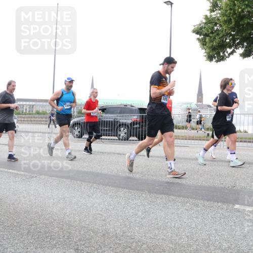 29.06.2025 - hella hamburg halbmarathon Lena Gebhardt http://msf.ph/oto/8422285 29.06.2025 10:52:47 Lombardsbrücke 9102, 1864, 13, 1875, 106, 1369, 1826, 2146, 2291, 2362, 2420, 2528, 2701, 2983, 2988, 3140, 3227, 3645, 3787, 4591, 4729, 5360, 6135, 6521, 6671, 7032, 7511, 7681, 7735, 7737, 7812, 8641, 9068, 9070, 9103, 9545, 9731, 10055, 10080, 10296, 10392, 10417, 10568, 10600, 10879, 10928, 10981, 11084, 11297, 11520, 11524, 11919, 12127, 12128, 12546, 12558, 12994, 14009, 14765, 14807, 14977, 14979 meine-sportfotos.de