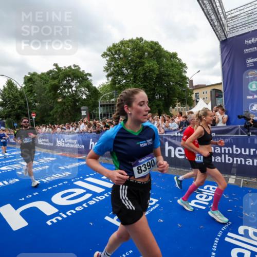 29.06.2025 - hella hamburg halbmarathon Zöllner http://msf.ph/oto/8422307 29.06.2025 10:54:17 Ziel 3103, 3177, 3861, 3898, 5638, 6082, 6084, 6443, 7274, 8223, 8390, 9791, 11430, 12213, 13033, 13794, 13803, 15169, 15524, 16527, 16780, 17087 meine-sportfotos.de