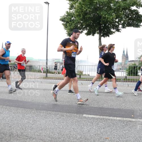 29.06.2025 - hella hamburg halbmarathon Lena Gebhardt http://msf.ph/oto/8422310 29.06.2025 10:52:47 Lombardsbrücke 2528, 1875, 1369, 1826, 2146, 2291, 2362, 2420, 2528, 2701, 2983, 2988, 3140, 3227, 3645, 3787, 4591, 4729, 5360, 6135, 6521, 6671, 7032, 7511, 7681, 7735, 7737, 7812, 8641, 9068, 9070, 9103, 9545, 9731, 10055, 10080, 10296, 10392, 10417, 10568, 10600, 10879, 10928, 10981, 11084, 11297, 11520, 11524, 11919, 12127, 12128, 12546, 12558, 12994, 14009, 14765, 14807, 14977, 14979 meine-sportfotos.de