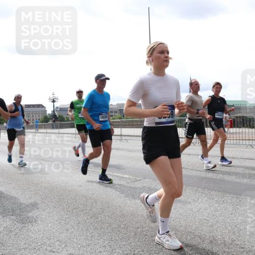 29.06.2025 - hella hamburg halbmarathon Lena Gebhardt http://msf.ph/oto/8422338 29.06.2025 10:27:54 Lombardsbrücke 18626, 5285, 13, 18301, 10412, 1148, 2080, 3389, 4372, 5177, 5285, 5369, 5847, 6214, 6632, 7497, 7764, 7978, 8085, 8215, 9567, 9688, 10158, 10412, 10413, 11256, 11692, 11739, 12500, 12780, 12823, 12842, 13043, 13568, 13678, 13860, 14155, 14206, 15123, 15607, 15608, 16569, 16804, 16838, 17427, 17791, 18012, 18301, 18626, 18766 meine-sportfotos.de