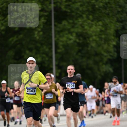 29.06.2025 - hella hamburg halbmarathon Dr. Thomas Lammeyer http://msf.ph/oto/8422341 29.06.2025 10:48:10 Kennedybrücke 1816, 1878, 2343, 2361, 3597, 4636, 4866, 5001, 5192, 5201, 5214, 5649, 5720, 6012, 6096, 6334, 6931, 7197, 7205, 8504, 9704, 9831, 10006, 10097, 10202, 11279 meine-sportfotos.de