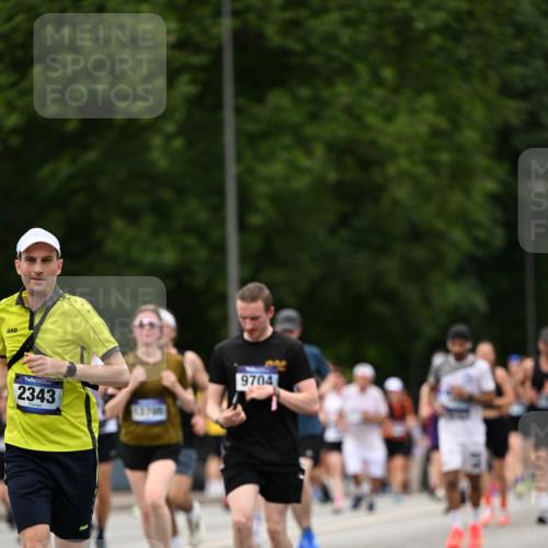 29.06.2025 - hella hamburg halbmarathon Dr. Thomas Lammeyer http://msf.ph/oto/8422357 29.06.2025 10:48:11 Kennedybrücke 1816, 2258, 2343, 2361, 3597, 4636, 4866, 5001, 5192, 5201, 5214, 5649, 5720, 5902, 5905, 6012, 6096, 6334, 6931, 7197, 7205, 8504, 9704, 10006, 10097, 10202, 11279 meine-sportfotos.de