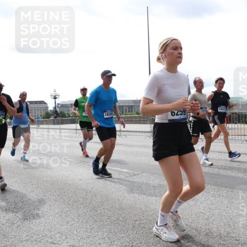29.06.2025 - hella hamburg halbmarathon Lena Gebhardt http://msf.ph/oto/8422360 29.06.2025 10:27:54 Lombardsbrücke 18626, 18301, 5285, 6259, 1041, 10413, 1148, 2080, 3389, 4372, 5177, 5285, 5369, 5847, 6214, 6632, 7497, 7764, 7978, 8085, 8215, 9567, 9688, 10158, 10412, 10413, 11256, 11692, 11739, 12500, 12780, 12823, 12842, 13043, 13568, 13678, 13860, 14155, 14206, 15123, 15607, 15608, 16569, 16804, 16838, 17427, 17791, 18012, 18301, 18626, 18766 meine-sportfotos.de