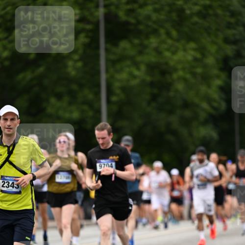 29.06.2025 - hella hamburg halbmarathon Dr. Thomas Lammeyer http://msf.ph/oto/8422363 29.06.2025 10:48:11 Kennedybrücke 1816, 2258, 2343, 2361, 3597, 4636, 4866, 5001, 5192, 5201, 5214, 5649, 5720, 5902, 5905, 6012, 6096, 6334, 6931, 7197, 7205, 8504, 9704, 10006, 10097, 10202, 11279 meine-sportfotos.de