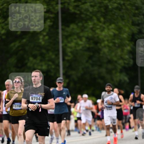 29.06.2025 - hella hamburg halbmarathon Dr. Thomas Lammeyer http://msf.ph/oto/8422383 29.06.2025 10:48:12 Kennedybrücke 1816, 2258, 2343, 2361, 3597, 4636, 4866, 5001, 5192, 5201, 5214, 5649, 5720, 5902, 5905, 6012, 6096, 6334, 6931, 7197, 7205, 8504, 9704, 10006, 10097, 10202, 10220, 11279 meine-sportfotos.de