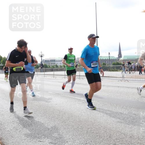 29.06.2025 - hella hamburg halbmarathon Lena Gebhardt http://msf.ph/oto/8422384 29.06.2025 10:27:54 Lombardsbrücke 5285, 13043, 18301, 1041, 1148, 2080, 3389, 4372, 5177, 5285, 5369, 5847, 6214, 6632, 7497, 7764, 7978, 8085, 8215, 9567, 9688, 10158, 10412, 10413, 11256, 11692, 11739, 12500, 12780, 12823, 12842, 13043, 13568, 13678, 13860, 14155, 14206, 15123, 15607, 15608, 16569, 16804, 16838, 17427, 17791, 18012, 18301, 18626, 18766 meine-sportfotos.de