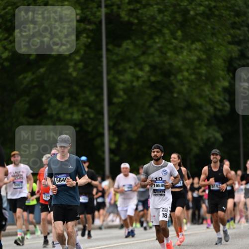 29.06.2025 - hella hamburg halbmarathon Dr. Thomas Lammeyer http://msf.ph/oto/8422417 29.06.2025 10:48:13 Kennedybrücke 1816, 2258, 2343, 2361, 3597, 4636, 4866, 5001, 5192, 5201, 5214, 5649, 5720, 5902, 5905, 6012, 6096, 6334, 6931, 7197, 7205, 8504, 9704, 9879, 10006, 10097, 10202, 10220, 11279 meine-sportfotos.de