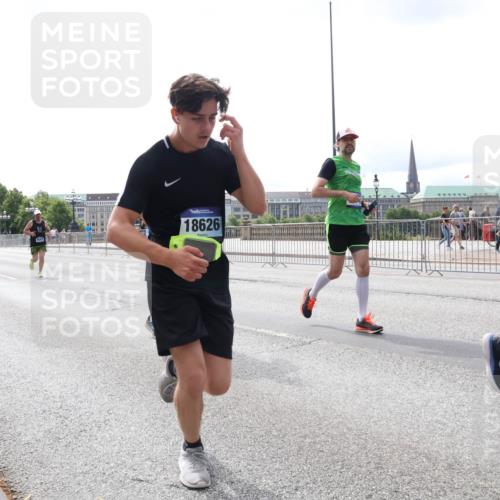 29.06.2025 - hella hamburg halbmarathon Lena Gebhardt http://msf.ph/oto/8422432 29.06.2025 10:27:55 Lombardsbrücke 18626, 1830, 1148, 2080, 3389, 4372, 5177, 5285, 5369, 5847, 6214, 6632, 7497, 7764, 7978, 8085, 8215, 9567, 9688, 10158, 10412, 10413, 11256, 11692, 11739, 12500, 12780, 12823, 12842, 13043, 13568, 13678, 13860, 14155, 14206, 15123, 15607, 15608, 16569, 16804, 16838, 17427, 17791, 18012, 18256, 18301, 18626, 18766 meine-sportfotos.de