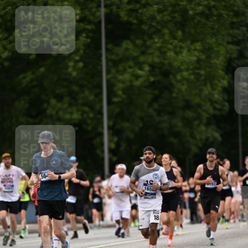 29.06.2025 - hella hamburg halbmarathon Dr. Thomas Lammeyer http://msf.ph/oto/8422434 29.06.2025 10:48:13 Kennedybrücke 1816, 2258, 2343, 2361, 3597, 4636, 4866, 5001, 5192, 5201, 5214, 5649, 5720, 5902, 5905, 6012, 6096, 6334, 6931, 7197, 7205, 8504, 9704, 9879, 10006, 10097, 10202, 10220, 11279 meine-sportfotos.de