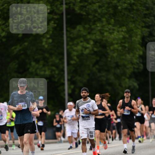 29.06.2025 - hella hamburg halbmarathon Dr. Thomas Lammeyer http://msf.ph/oto/8422447 29.06.2025 10:48:13 Kennedybrücke 1816, 2258, 2343, 2361, 3597, 4636, 4866, 5001, 5192, 5201, 5214, 5649, 5720, 5902, 5905, 6012, 6096, 6334, 6931, 7197, 7205, 8504, 9704, 9879, 10006, 10097, 10202, 10220, 11279 meine-sportfotos.de