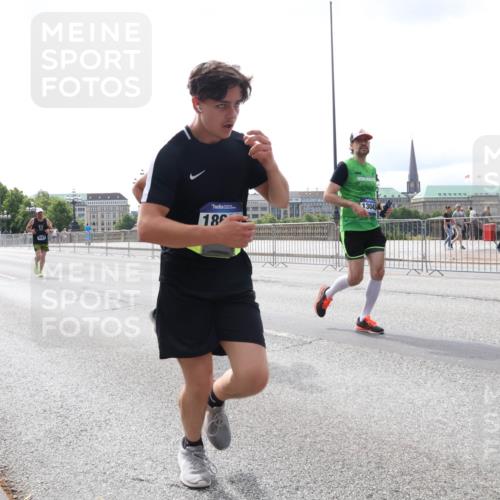 29.06.2025 - hella hamburg halbmarathon Lena Gebhardt http://msf.ph/oto/8422448 29.06.2025 10:27:55 Lombardsbrücke 18, 1304, 1148, 2080, 3389, 4372, 5177, 5285, 5369, 5847, 6214, 6632, 7497, 7764, 7978, 8085, 8215, 9567, 9688, 10158, 10412, 10413, 11256, 11692, 11739, 12500, 12780, 12823, 12842, 13043, 13568, 13678, 13860, 14155, 14206, 15123, 15607, 15608, 16569, 16804, 16838, 17427, 17791, 18012, 18256, 18301, 18626, 18766 meine-sportfotos.de