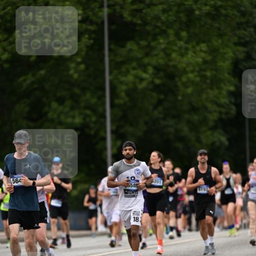 29.06.2025 - hella hamburg halbmarathon Dr. Thomas Lammeyer http://msf.ph/oto/8422459 29.06.2025 10:48:13 Kennedybrücke 1816, 2258, 2343, 2361, 3597, 4636, 4866, 5001, 5192, 5201, 5214, 5649, 5720, 5902, 5905, 6012, 6096, 6334, 6931, 7197, 7205, 8504, 9704, 9879, 10006, 10097, 10202, 10220, 11279 meine-sportfotos.de