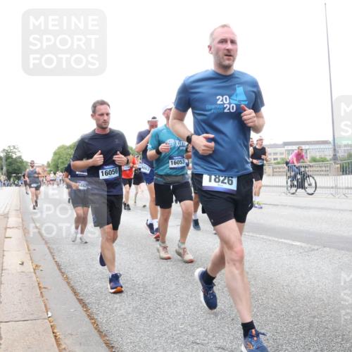 29.06.2025 - hella hamburg halbmarathon Lena Gebhardt http://msf.ph/oto/8422478 29.06.2025 10:52:49 Lombardsbrücke 482, 16056, 3063, 16053, 20, 20, 1826, 1369, 1826, 2146, 2291, 2362, 2420, 2528, 2701, 2983, 2988, 3140, 3227, 3645, 3787, 4591, 4729, 5360, 6135, 6521, 6671, 7032, 7511, 7681, 7735, 7737, 7812, 8641, 9068, 9070, 9103, 9545, 9731, 10055, 10080, 10392, 10417, 10568, 10600, 10661, 10879, 10928, 10981, 11084, 11297, 11520, 11524, 11919, 12127, 12128, 12546, 12994, 13489, 14009, 14765, 14807, 14977, 14979, 16137 meine-sportfotos.de