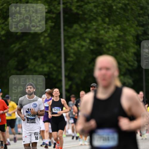 29.06.2025 - hella hamburg halbmarathon Dr. Thomas Lammeyer http://msf.ph/oto/8422510 29.06.2025 10:48:15 Kennedybrücke 1816, 2258, 2343, 2361, 3597, 4636, 4866, 5001, 5192, 5201, 5214, 5649, 5902, 5905, 6012, 6096, 6226, 6334, 6931, 7197, 7205, 8504, 9704, 9879, 10006, 10097, 10220, 11093, 11279 meine-sportfotos.de
