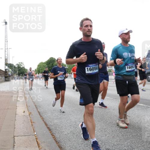 29.06.2025 - hella hamburg halbmarathon Lena Gebhardt http://msf.ph/oto/8422526 29.06.2025 10:52:50 Lombardsbrücke 14827, 16056, 16053, 1369, 1826, 2146, 2291, 2362, 2420, 2528, 2701, 2983, 2988, 3140, 3227, 3787, 4591, 4729, 5360, 6135, 6521, 6671, 7032, 7511, 7681, 7735, 7737, 7812, 8641, 9068, 9070, 9103, 9545, 9731, 10055, 10080, 10392, 10417, 10568, 10600, 10661, 10879, 10928, 10981, 11084, 11297, 11520, 11524, 11919, 12127, 12128, 12546, 12994, 13489, 14009, 14765, 14807, 14977, 14979, 16137 meine-sportfotos.de