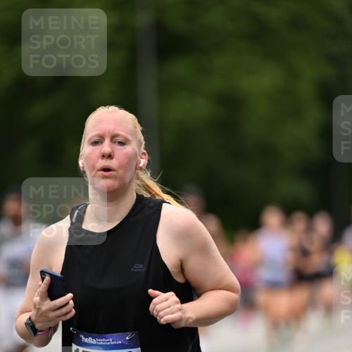 29.06.2025 - hella hamburg halbmarathon Dr. Thomas Lammeyer http://msf.ph/oto/8422532 29.06.2025 10:48:16 Kennedybrücke 1400, 1816, 2258, 2343, 2361, 3597, 4636, 4866, 5001, 5192, 5201, 5214, 5649, 5902, 5905, 6096, 6226, 6334, 6931, 7197, 7205, 8504, 9704, 9879, 10006, 10097, 10220, 11093, 11279 meine-sportfotos.de