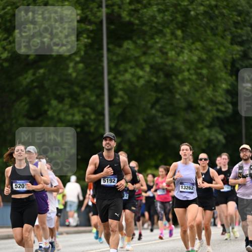29.06.2025 - hella hamburg halbmarathon Dr. Thomas Lammeyer http://msf.ph/oto/8422552 29.06.2025 10:48:17 Kennedybrücke 1400, 1816, 2258, 2343, 2361, 2733, 3597, 4636, 4866, 5001, 5192, 5201, 5214, 5649, 5902, 5905, 6096, 6226, 6334, 6931, 7197, 7205, 8504, 9704, 9879, 10006, 10097, 10220, 11093, 11279 meine-sportfotos.de