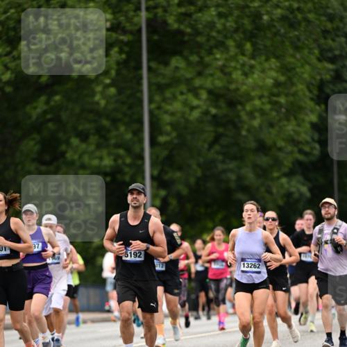 29.06.2025 - hella hamburg halbmarathon Dr. Thomas Lammeyer http://msf.ph/oto/8422567 29.06.2025 10:48:17 Kennedybrücke 1400, 1816, 2258, 2343, 2361, 2733, 3597, 4636, 4866, 5001, 5192, 5201, 5214, 5649, 5902, 5905, 6096, 6226, 6334, 6931, 7197, 7205, 8504, 9704, 9879, 10006, 10097, 10220, 11093, 11279 meine-sportfotos.de