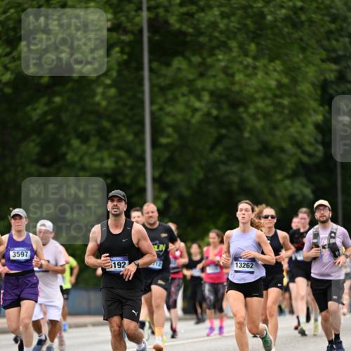 29.06.2025 - hella hamburg halbmarathon Dr. Thomas Lammeyer http://msf.ph/oto/8422576 29.06.2025 10:48:17 Kennedybrücke 1400, 1816, 2258, 2343, 2361, 2733, 3597, 4636, 4866, 5001, 5192, 5201, 5214, 5649, 5902, 5905, 6096, 6226, 6334, 6931, 7197, 7205, 8504, 9704, 9879, 10006, 10097, 10220, 11093, 11279 meine-sportfotos.de