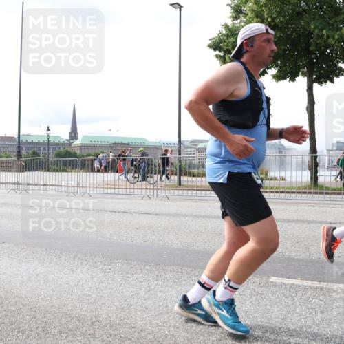 29.06.2025 - hella hamburg halbmarathon Lena Gebhardt http://msf.ph/oto/8422579 29.06.2025 10:27:56 Lombardsbrücke 1148, 2080, 3389, 4372, 5177, 5285, 5369, 5847, 6214, 6632, 7497, 7764, 7978, 8085, 8215, 9567, 9688, 10158, 10412, 10413, 11692, 11739, 12500, 12780, 12823, 12842, 13043, 13568, 13678, 13860, 14017, 14155, 14206, 15123, 15607, 15608, 16569, 16804, 16838, 17427, 17791, 18012, 18256, 18301, 18626, 18766 meine-sportfotos.de