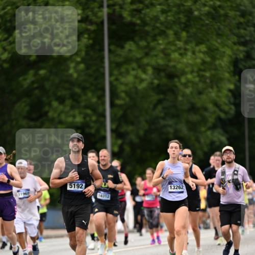 29.06.2025 - hella hamburg halbmarathon Dr. Thomas Lammeyer http://msf.ph/oto/8422585 29.06.2025 10:48:17 Kennedybrücke 1400, 1816, 2258, 2343, 2361, 2733, 3597, 4636, 4866, 5001, 5192, 5201, 5214, 5649, 5902, 5905, 6096, 6226, 6334, 6931, 7197, 7205, 8504, 9704, 9879, 10006, 10097, 10220, 11093, 11279 meine-sportfotos.de