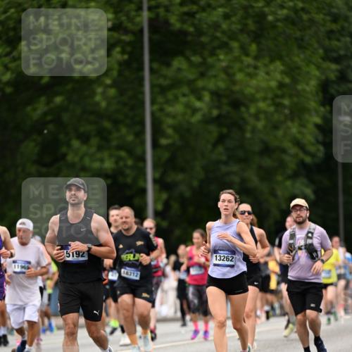 29.06.2025 - hella hamburg halbmarathon Dr. Thomas Lammeyer http://msf.ph/oto/8422591 29.06.2025 10:48:18 Kennedybrücke 1400, 1816, 2258, 2343, 2361, 2733, 3597, 4636, 4866, 5001, 5192, 5201, 5214, 5649, 5902, 5905, 6096, 6226, 6334, 6931, 7197, 7205, 8504, 9704, 9879, 10006, 10097, 10220, 11093, 11279 meine-sportfotos.de