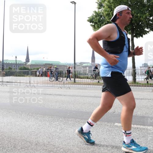 29.06.2025 - hella hamburg halbmarathon Lena Gebhardt http://msf.ph/oto/8422593 29.06.2025 10:27:56 Lombardsbrücke 1148, 2080, 3389, 4372, 5177, 5285, 5369, 5847, 6214, 6632, 7497, 7764, 7978, 8085, 8215, 9567, 9688, 10158, 10412, 10413, 11692, 11739, 12500, 12780, 12823, 12842, 13043, 13568, 13678, 13860, 14017, 14155, 14206, 15123, 15607, 15608, 16569, 16804, 16838, 17427, 17791, 18012, 18256, 18301, 18626, 18766 meine-sportfotos.de