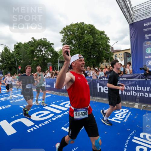 29.06.2025 - hella hamburg halbmarathon Zöllner http://msf.ph/oto/8422594 29.06.2025 10:54:25 Ziel 1267, 1442, 3426, 4635, 6511, 6512, 8223, 8772, 11009, 11430, 12321, 12362, 13289, 13803, 15946, 16327, 16574, 16750, 16879, 17087, 17698, 18268, 19067 meine-sportfotos.de