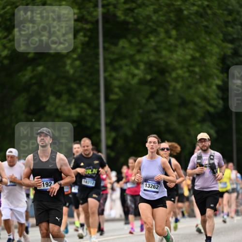 29.06.2025 - hella hamburg halbmarathon Dr. Thomas Lammeyer http://msf.ph/oto/8422596 29.06.2025 10:48:18 Kennedybrücke 1400, 1816, 2258, 2343, 2361, 2733, 3597, 4636, 4866, 5001, 5192, 5201, 5214, 5649, 5902, 5905, 6096, 6226, 6334, 6931, 7197, 7205, 8504, 9704, 9879, 10006, 10097, 10220, 11093, 11279 meine-sportfotos.de