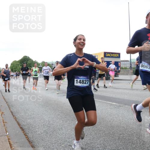 29.06.2025 - hella hamburg halbmarathon Lena Gebhardt http://msf.ph/oto/8422597 29.06.2025 10:52:51 Lombardsbrücke 14827, 9063, 3227, 1369, 1826, 2146, 2291, 2362, 2420, 2528, 2701, 2983, 2988, 3140, 3227, 3787, 4591, 4729, 5360, 6135, 6521, 6671, 7032, 7511, 7681, 7735, 7737, 7812, 8641, 9068, 9070, 9103, 9545, 9731, 10055, 10080, 10392, 10417, 10568, 10600, 10661, 10879, 10928, 10981, 11297, 11520, 11524, 11919, 12127, 12128, 12994, 13489, 13916, 13917, 14009, 14765, 14807, 14977, 14979, 16137 meine-sportfotos.de