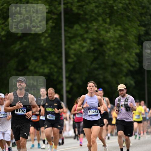 29.06.2025 - hella hamburg halbmarathon Dr. Thomas Lammeyer http://msf.ph/oto/8422599 29.06.2025 10:48:18 Kennedybrücke 1400, 1816, 2258, 2343, 2361, 2733, 3597, 4636, 4866, 5001, 5192, 5201, 5214, 5649, 5902, 5905, 6096, 6226, 6334, 6931, 7197, 7205, 8504, 9704, 9879, 10006, 10097, 10220, 11093, 11279 meine-sportfotos.de