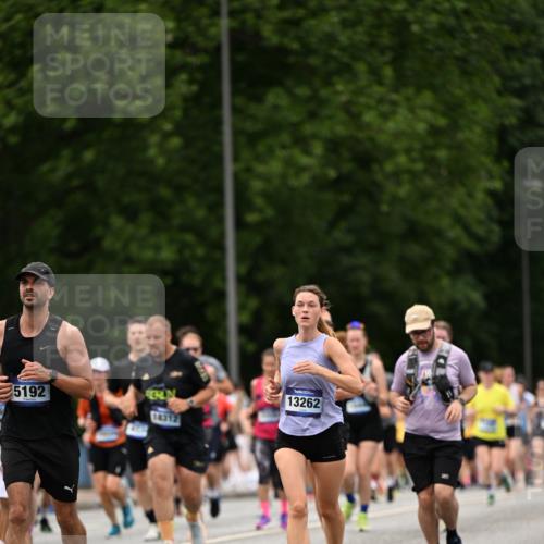 29.06.2025 - hella hamburg halbmarathon Dr. Thomas Lammeyer http://msf.ph/oto/8422607 29.06.2025 10:48:18 Kennedybrücke 1400, 1816, 2258, 2343, 2361, 2733, 3597, 4636, 4866, 5001, 5192, 5201, 5214, 5649, 5902, 5905, 6096, 6226, 6334, 6931, 7197, 7205, 8504, 9704, 9879, 10006, 10097, 10220, 11093, 11279 meine-sportfotos.de