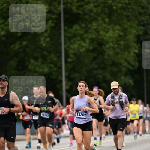 29.06.2025 - hella hamburg halbmarathon Dr. Thomas Lammeyer http://msf.ph/oto/8422613 29.06.2025 10:48:19 Kennedybrücke 1400, 1459, 1816, 2258, 2343, 2733, 3597, 4636, 4866, 5001, 5192, 5201, 5214, 5649, 5902, 5905, 6096, 6226, 6334, 6931, 7197, 7205, 8504, 9704, 9879, 10006, 10097, 10220, 11093, 11279 meine-sportfotos.de