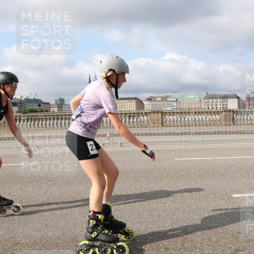 29.06.2025 - hella hamburg halbmarathon Lena Gebhardt http://msf.ph/oto/8422628 29.06.2025 08:57:49 Lombardsbrücke 000, 23, 2039 meine-sportfotos.de