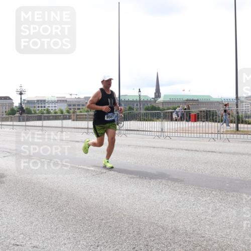 29.06.2025 - hella hamburg halbmarathon Lena Gebhardt http://msf.ph/oto/8422640 29.06.2025 10:27:58 Lombardsbrücke 1148, 9567, 1148, 2080, 3389, 4372, 5177, 5285, 5369, 5604, 5847, 6214, 6632, 7497, 7764, 7978, 8085, 8215, 9567, 9653, 9654, 9688, 10158, 10412, 10413, 11692, 11739, 12780, 12823, 12842, 13043, 13568, 13678, 13860, 14017, 14155, 14206, 15123, 15607, 15608, 16569, 16804, 16838, 17427, 17791, 18012, 18256, 18301, 18626, 18766 meine-sportfotos.de