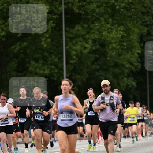 29.06.2025 - hella hamburg halbmarathon Dr. Thomas Lammeyer http://msf.ph/oto/8422643 29.06.2025 10:48:19 Kennedybrücke 1400, 1459, 1816, 2258, 2343, 2733, 3597, 4636, 4866, 5001, 5192, 5201, 5214, 5649, 5902, 5905, 6096, 6226, 6334, 6931, 7197, 7205, 8504, 9704, 9879, 10006, 10097, 10220, 11093, 11279 meine-sportfotos.de