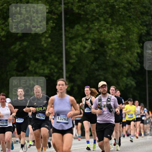 29.06.2025 - hella hamburg halbmarathon Dr. Thomas Lammeyer http://msf.ph/oto/8422652 29.06.2025 10:48:19 Kennedybrücke 1400, 1459, 1816, 2258, 2343, 2733, 3597, 4636, 4866, 5001, 5192, 5201, 5214, 5649, 5902, 5905, 6096, 6226, 6334, 6931, 7197, 7205, 8504, 9704, 9879, 10006, 10097, 10220, 11093, 11279 meine-sportfotos.de